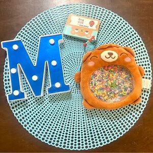 Chuckle & Roar Sensory Seek;  25 Items To Find; book fits in pocket.